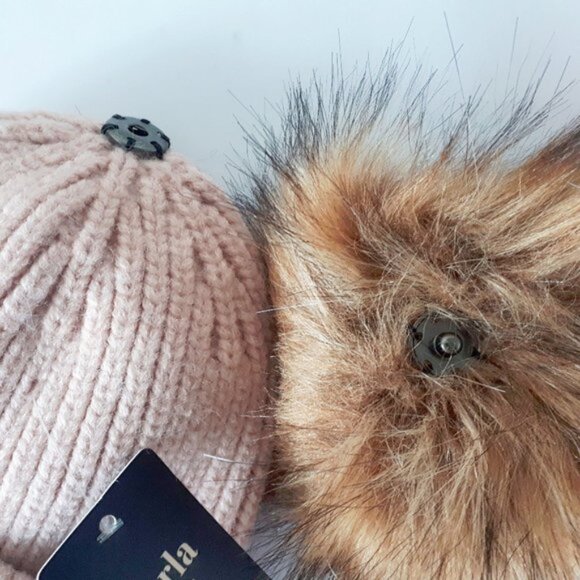 NWT / NIB Norla black beanie hat toque 3 pom pom box set - Picture 5 of 5